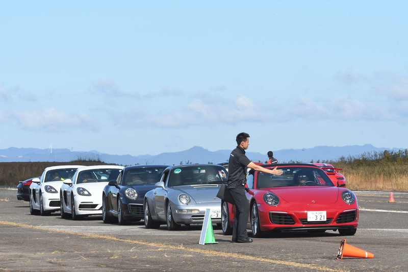 それぞれのカリキュラムは1時間の設定となっていて、納得いくまで走行できる。各グループも10名以下で、疑問が出たらすぐにインストラクターに質問できる。インストラクターと受講者の距離が近いのもPTEの魅力の1つだろう