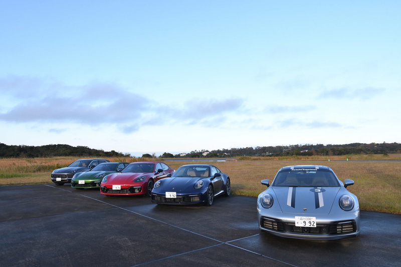 「ニューモデルエクスペリエンス」では、ポルシェジャパンが用意した最新車両のステアリングを握って特設コースを走行。今回は911、パナメーラ、カイエンが試乗車となっていた