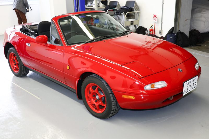 タイヤとホイールは元のままだが、ボディ外板や内装まで一新。塗装もクリア層を追加して新車時よりも輝きを増している