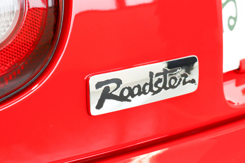 エンブレム類も新品に交換