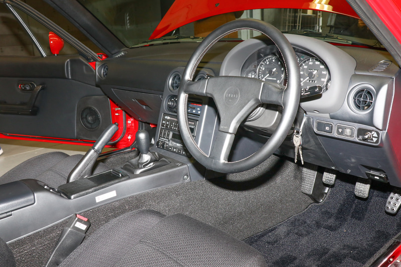インテリアも新車同様に仕上げられている