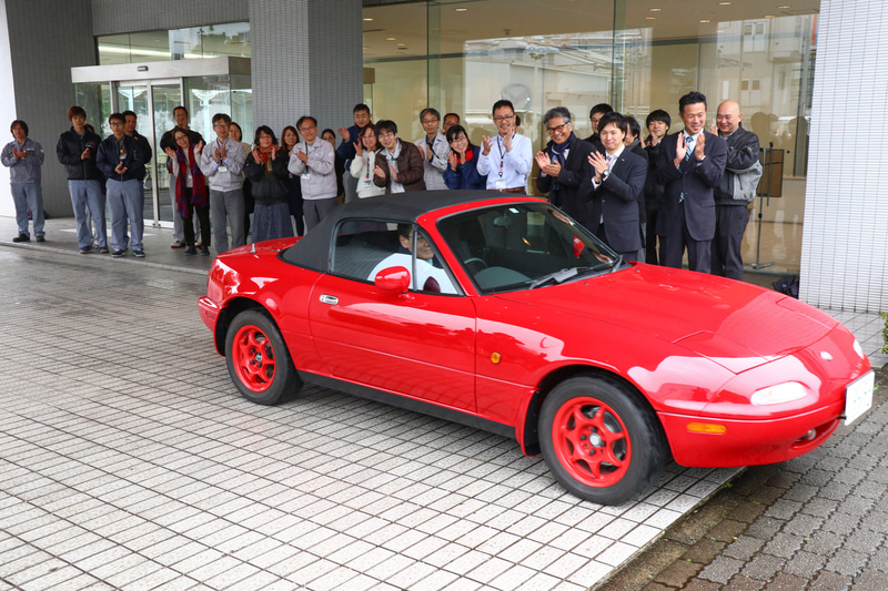 拍手で送り出され出発。オーナーが帰路についた