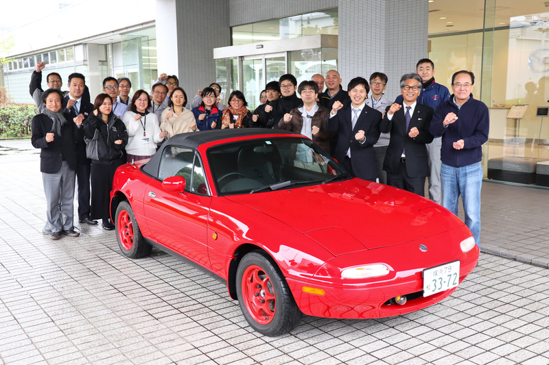 Be a driver.のポーズで記念写真