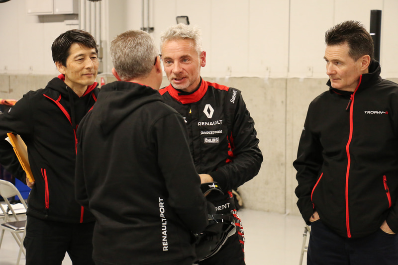 アタックラップ後に笑顔を見せるウルゴン氏