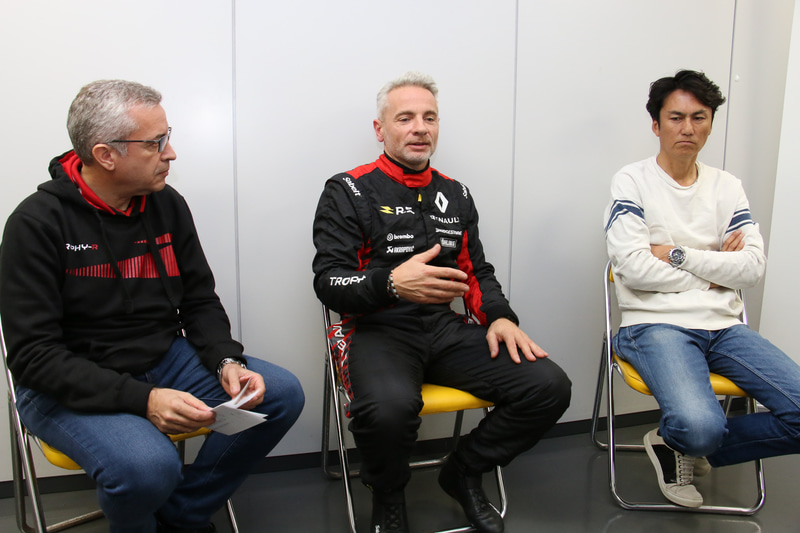 ラップタイム計測後に、ウルゴン氏と谷口選手に対するグループインタビューが行なわれた