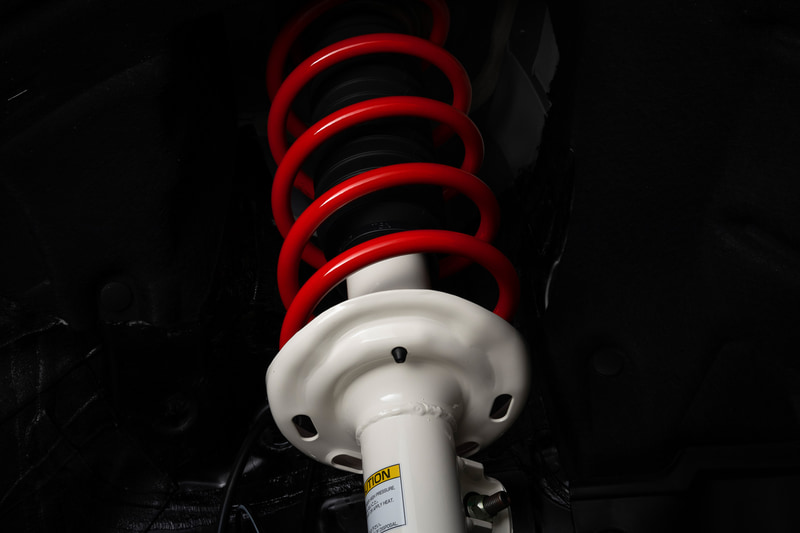 ホンダアクセスが開発した専用サスペンションを装着