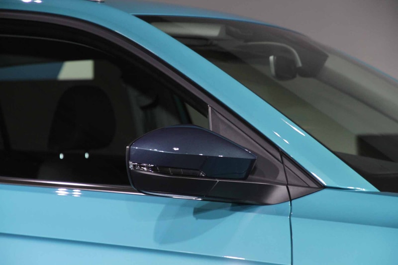 タイヤサイズは、7.0J×18インチのアルミホイールに前後共215/45R18タイヤを装着。（※T-Cross TSI 1st Plus）