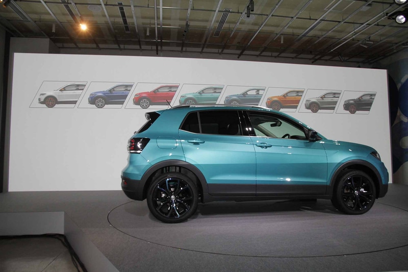 エクステリアカラーは全8色。さらにデザインパッケージを組み合わせることで「TSI 1st」「TSI 1st Plus」で全21のバリエーションが選択可能。車庫入れに便利な駐車支援システムも備えている