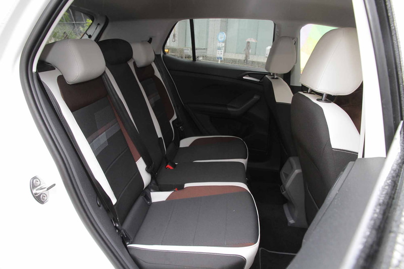 別会場の新虎ヴィレッジには、ボディーカラーがピュアホワイトの「T-Cross」を展示。ドアミラーのカバーやホイール、シートにもデザインパッケージでオレンジを採用していた