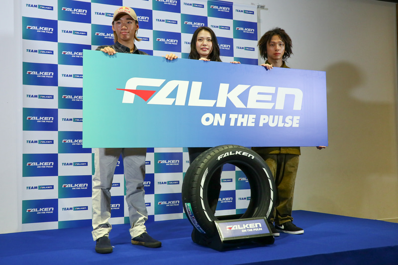 左からBMXフリースタイルの中村輪夢選手、スノーボードの松本遥奈選手、スケートボード・スノーボードの平野歩夢選手