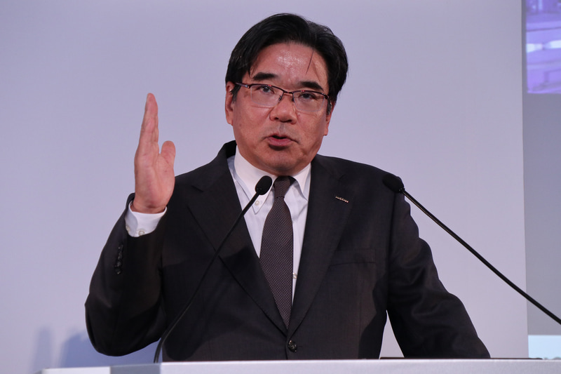 自動車メーカーの競争力の源泉について質問に答える坂本氏