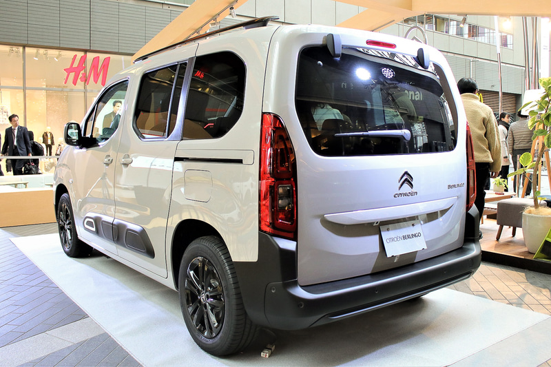 ベルランゴのリアビュー。リアゲートのガラスハッチだけを開閉することも可能