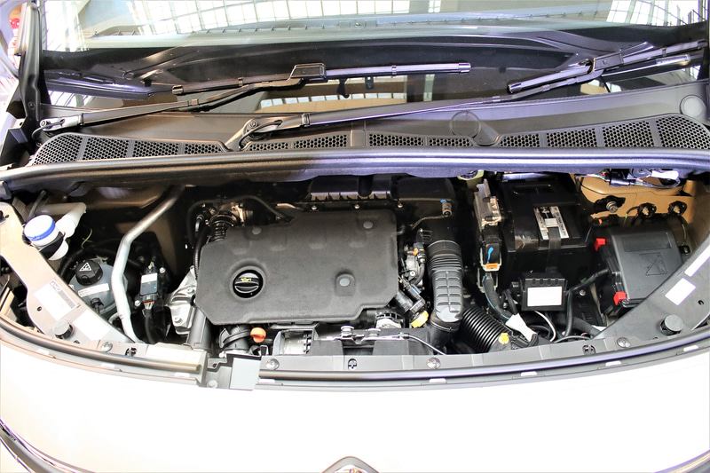 「DV5」型の直列4気筒1.5リッター直噴ディーゼルターボエンジンは最高出力96kW（130PS）/3750rpm、最大トルク300Nm/1750rpmを発生