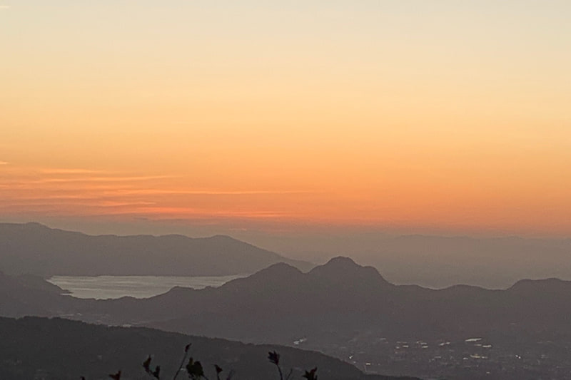 SKYACTIV-Xには遅くまで試乗していてクルマの写真がないため、駿河湾の夕景