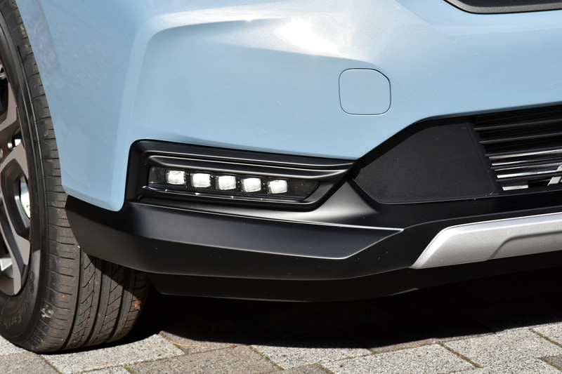 フロントグリル、バンパー、LEDフォグランプなどがSROSSTAR専用品