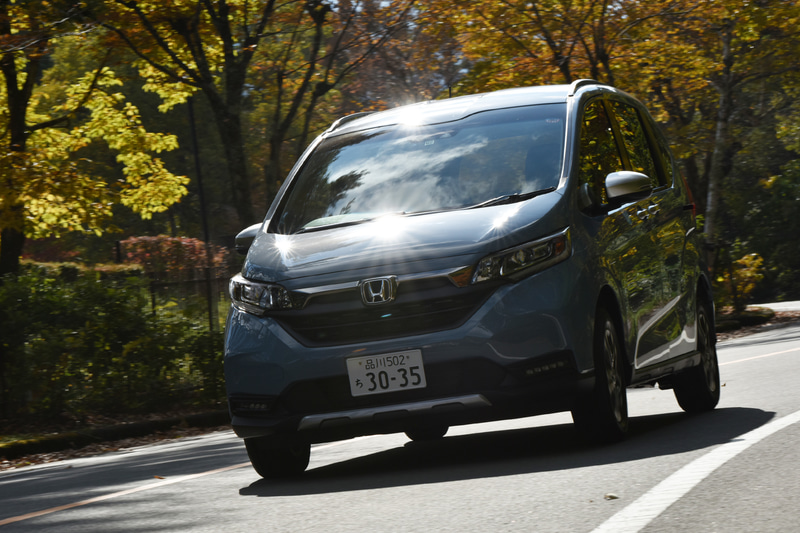 パワートレーンはフリクションの低減や軽量化、ノッキング抑制といった改良に加え、燃焼改善などによる燃費性能向上も行なわれている