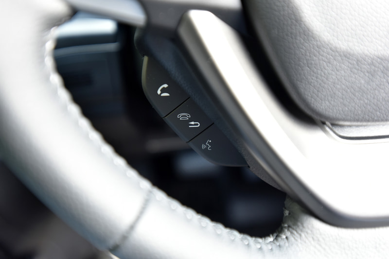 ステアリングのスイッチ類