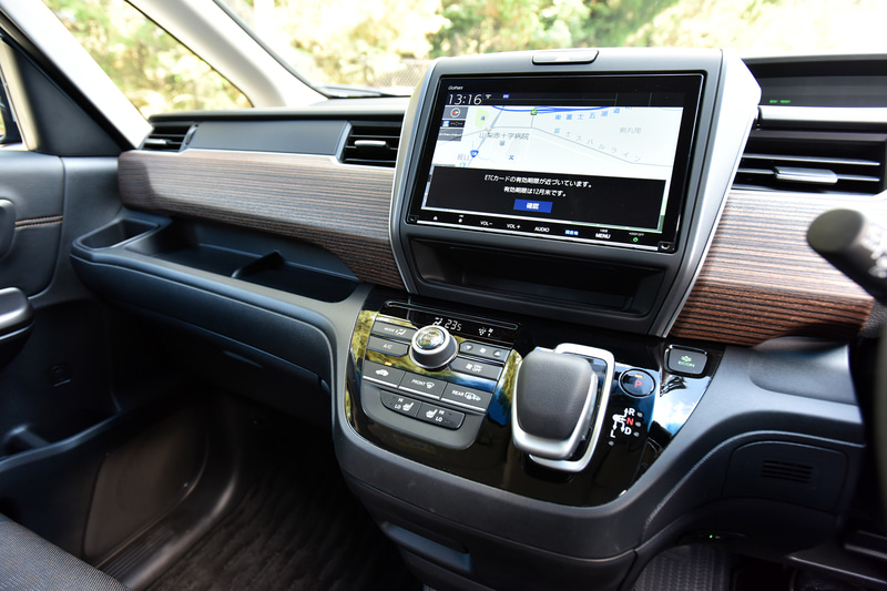 フリード＋ CROSSTARのインテリア