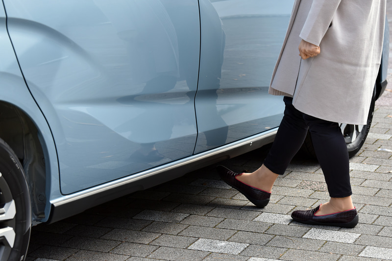 オプションのハンズフリースライドドアは、これまで多かった助手席側だけでなく、運転席側にも設定ができるようになった