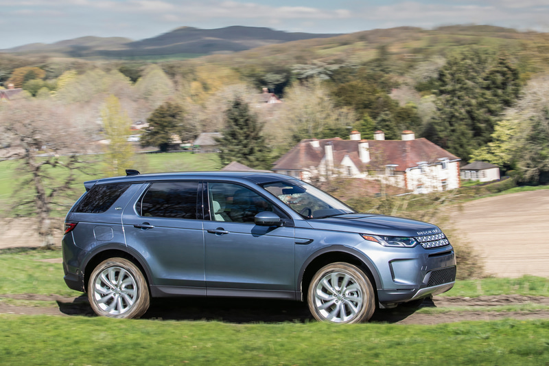 ディスカバリー・スポーツの2020年モデルではランドローバーの最新アーキテクチャー「PTA」を採用。走行性能や安全性を高めている