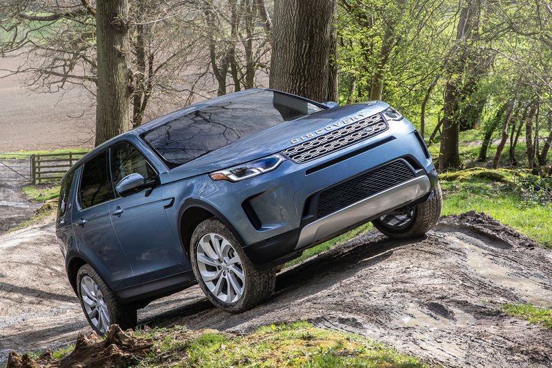 ディスカバリー・スポーツの2020年モデルではランドローバーの最新アーキテクチャー「PTA」を採用。走行性能や安全性を高めている