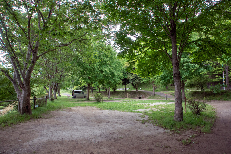 整備されたキャンプ場でも、サイトによってはトイレまで遠かったりする。また、雨天や寒い日はトイレまで行くのも大変。それを含めて「欲しい」と思ったのがクルマに積んでおける簡易トイレだった