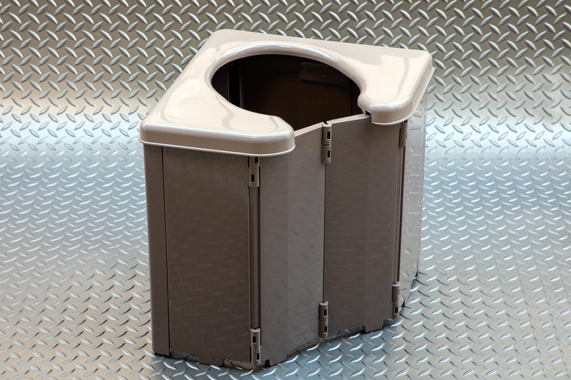 ポータブルコーナートイレを組み立てた状態