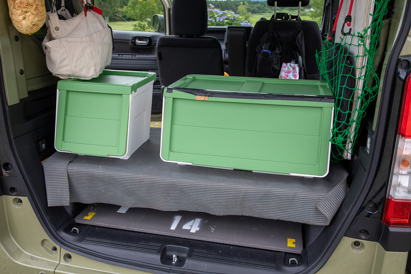 ノンスリップマットを敷いておけばこのようなケースも落ちにくくなる。このマットも非常に便利だ