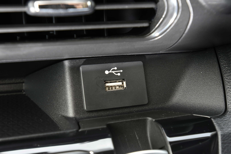 USBソケットはオプションで選択可能