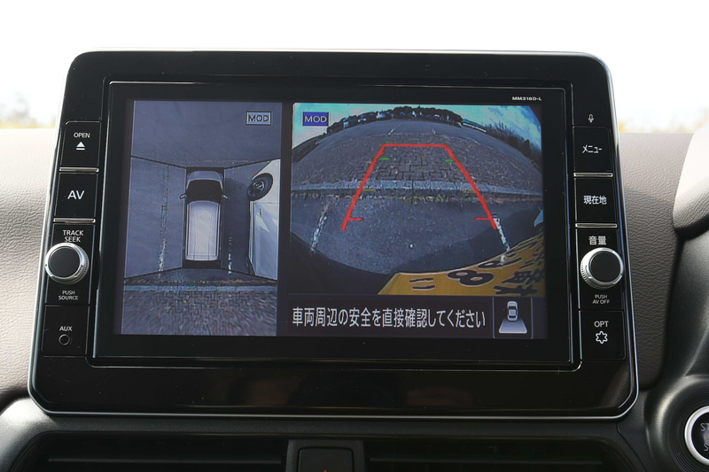 障害物の状況を確認できるバックモニターや、自車を頭上から俯瞰して見下ろすような画像を見せてくれる「インテリジェント アラウンドビューモニター」も設定