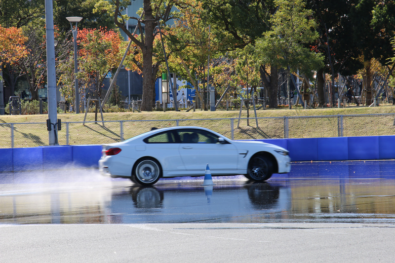 M4でのアクセルターン