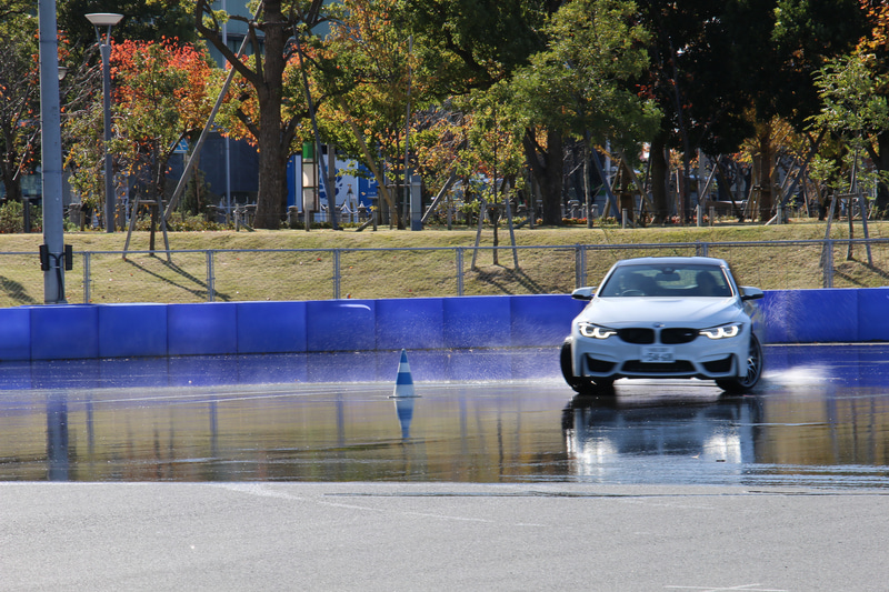 M4でのアクセルターン