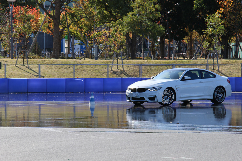 M4でのアクセルターン