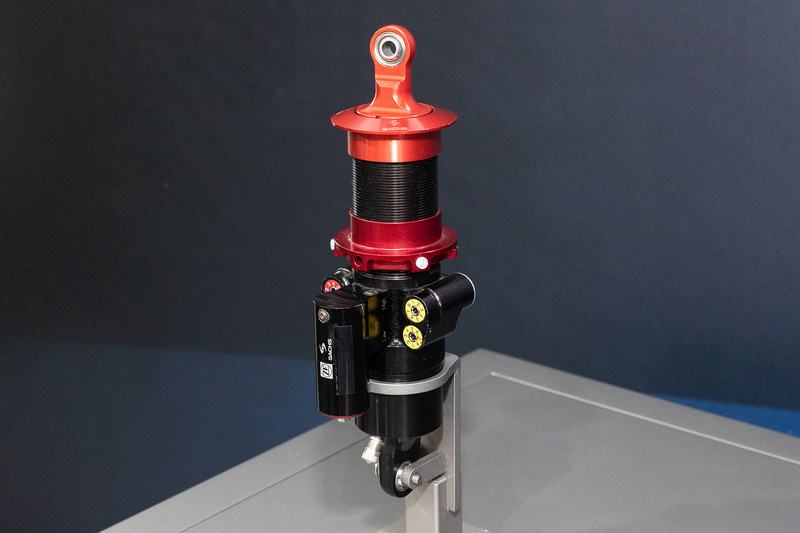 Formula E用のダンパー