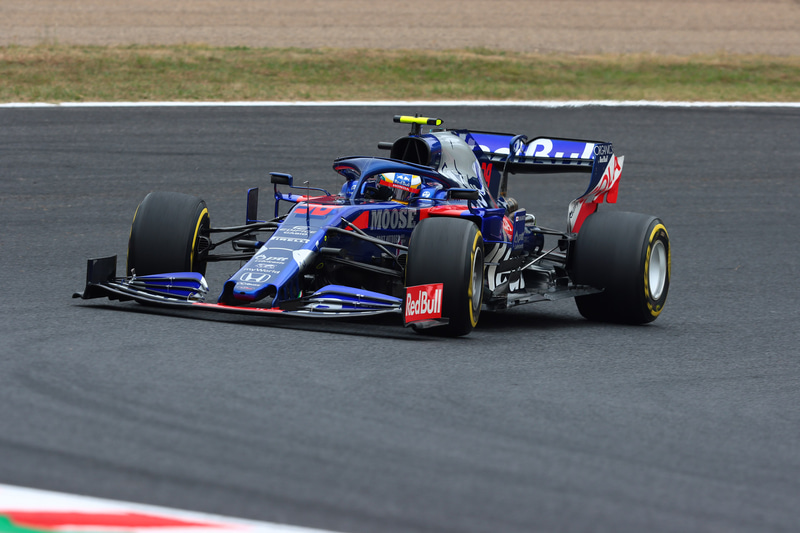 ヘアピンのクリッピングを過ぎたところを、焦点距離300mm、シャッター速度1/500秒で撮影