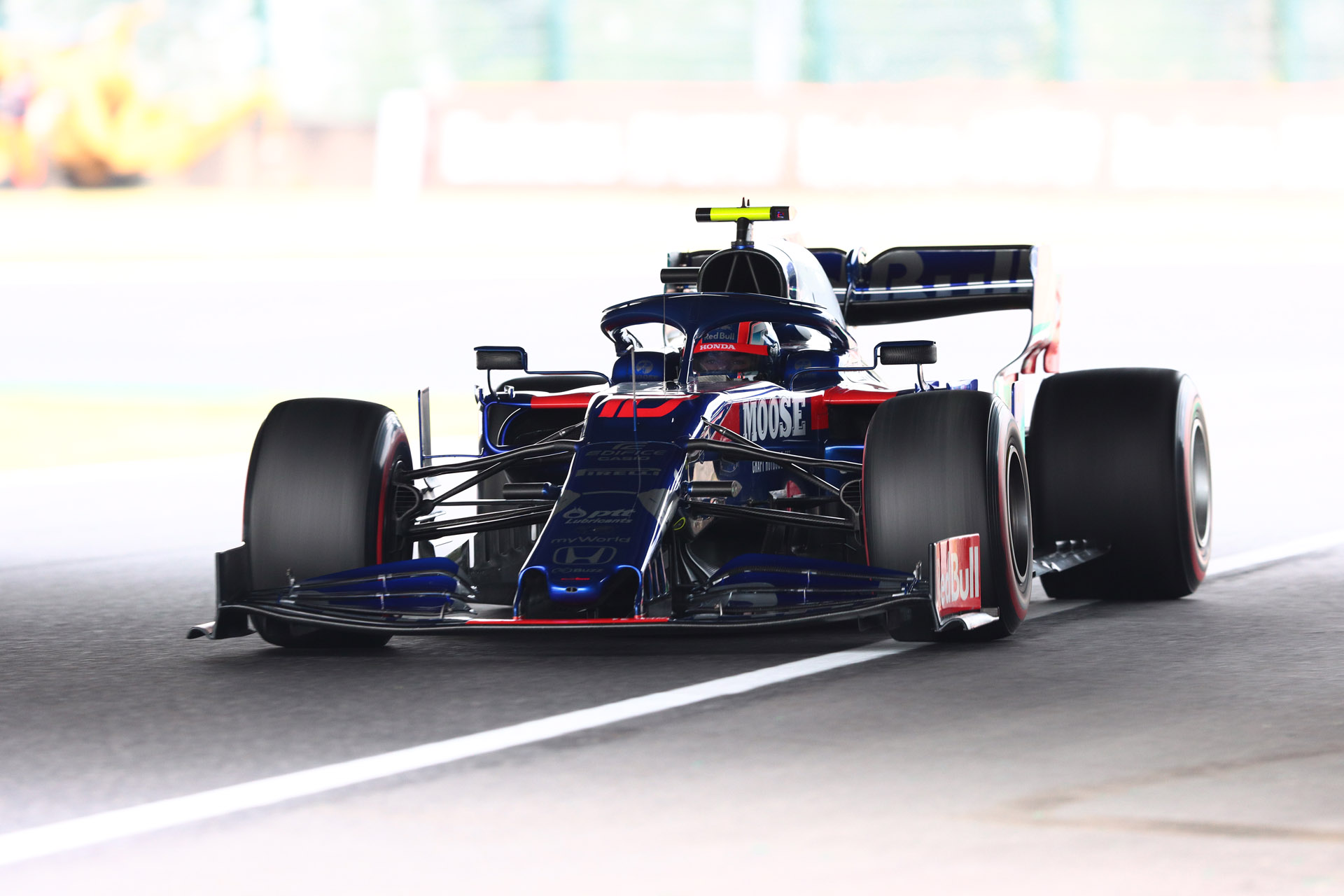 立体交差下をISO 800、焦点距離300mm、シャッター速度1/320秒で撮影