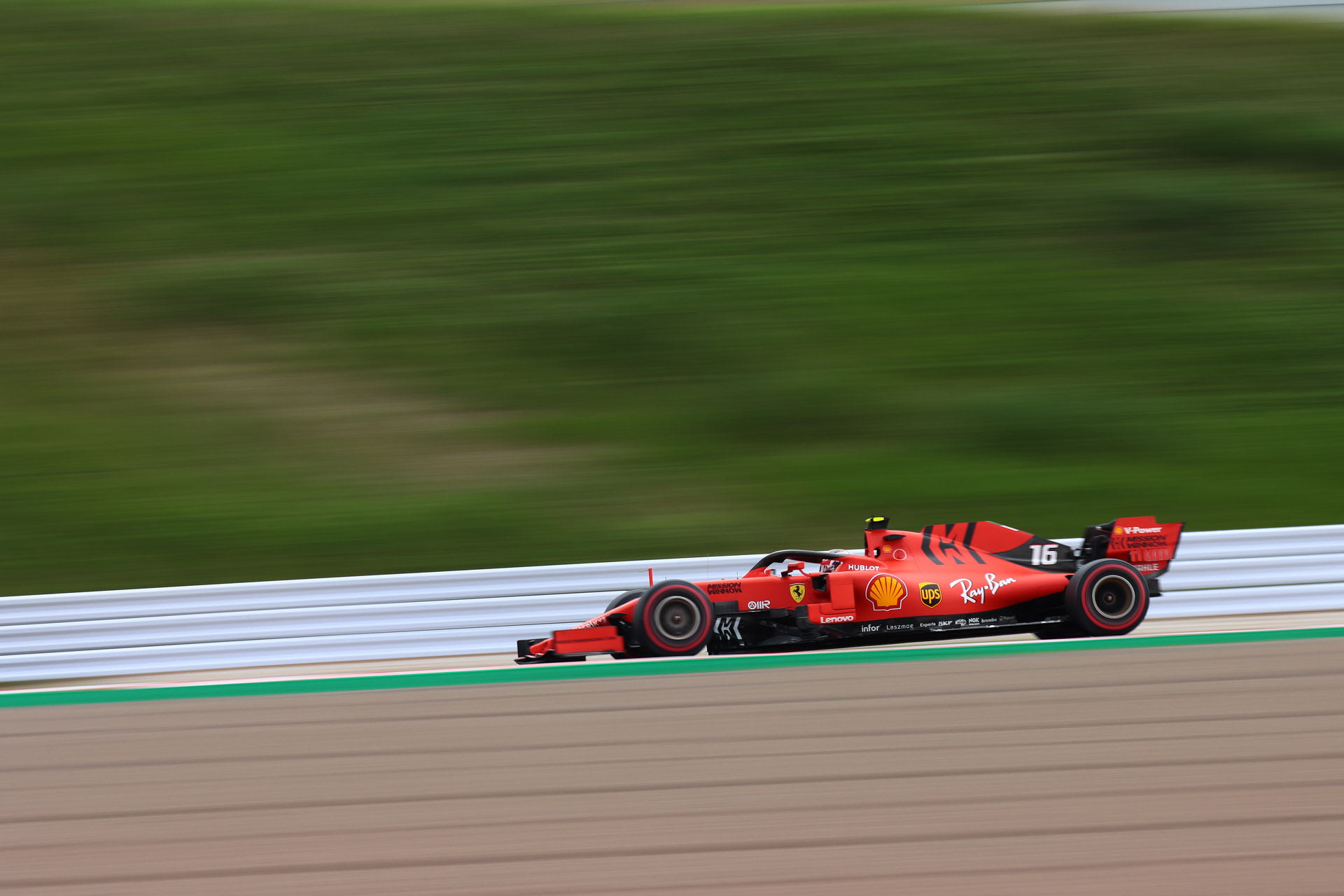 同じ場所で焦点距離107mm、シャッター速度1/30秒で撮影