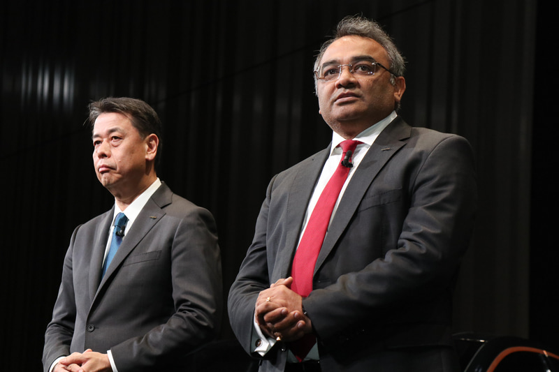 日産自動車株式会社 代表執行役最高執行責任者（COO）兼チーフパフォーマンスオフィサー（CPO）アシュワニ・グプタ氏（右）