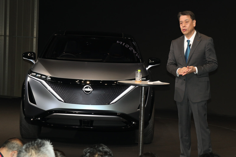 質疑応答で回答する内田氏