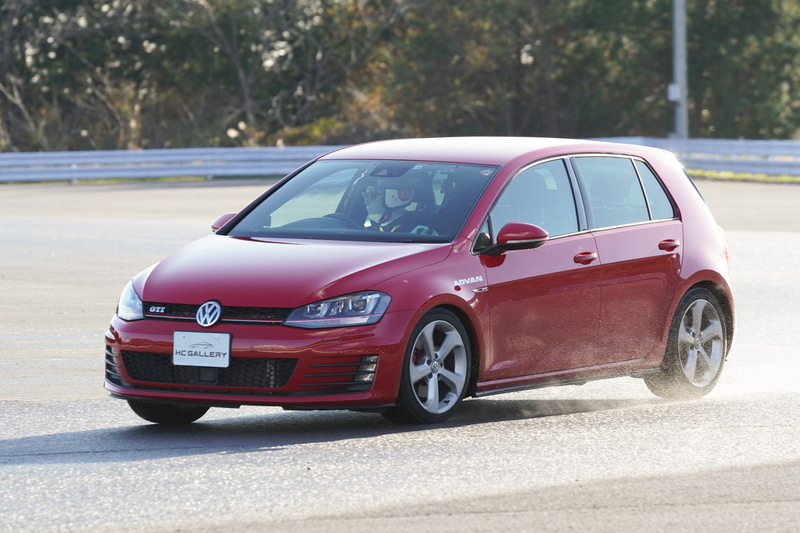 FF車のフォルクスワーゲン「ゴルフ GTI」