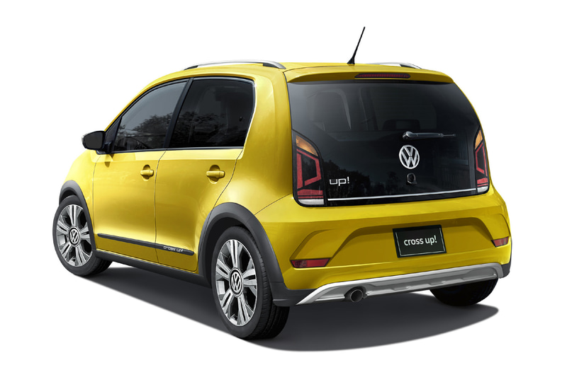 フロント＆リアバンパー、ホイールハウスエクステンション、シルバールーフレールなどによりSUVルックに仕立てたエクステリア