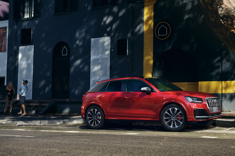 最高出力221kW（300PS）、最大トルク400Nm/2000-5200rpmを発生する直列4気筒 2.0リッターターボエンジンを搭載し、トランスミッションに7速DCTの7速Sトロニック）を組み合わせる