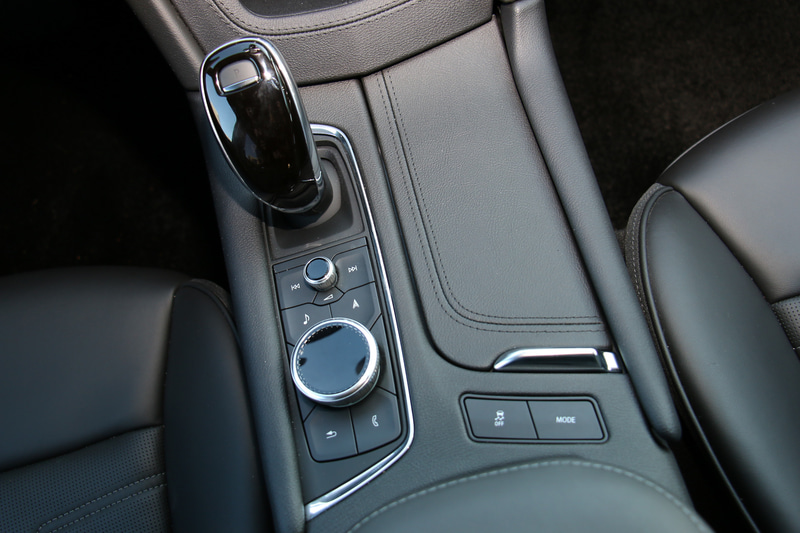 トランスミッションは9速ATとなる