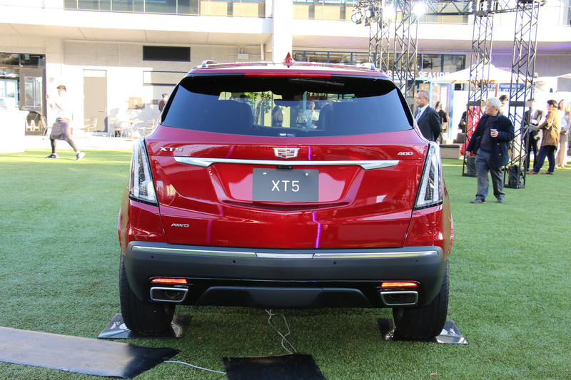 ボディサイズは4825×1915×1700mm（全長×全幅×全高）、ホイールベースは2860mm