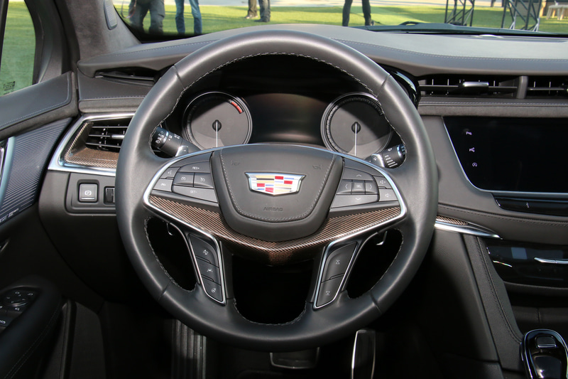 ステアリングホイールにパドルシフトを装備