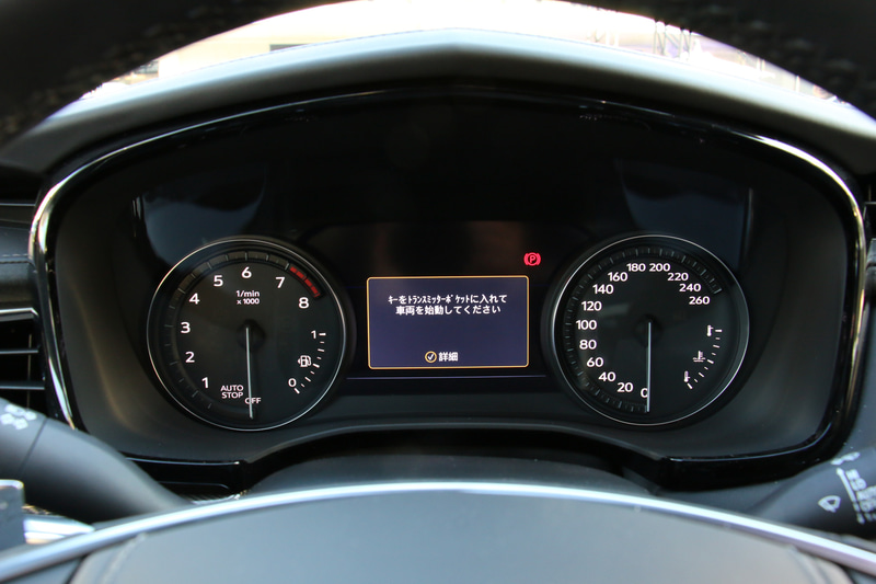 大型2眼式メーターを採用。スピードメーターは260km/hスケール