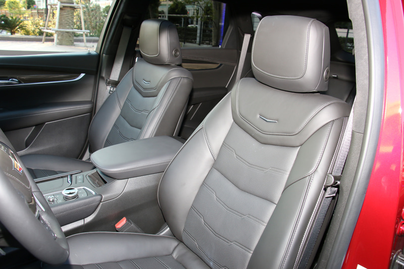 フロントシートヒーターを全車標準装備