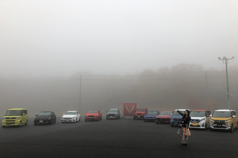 あいにくの雨と霧でおどろおどろしい雰囲気になってしまいましたが（笑）、11月26日に富士スピードウェイで開催された「10ベストカー試乗会」にて、10台が一堂に。この中から、12月6日にCOTY2019-2010の大賞が決定します！