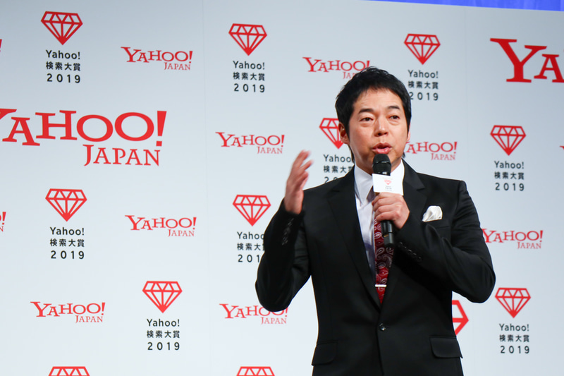 パーソンカテゴリーの表彰には今田耕司さんが登場。「闇営業」というワードがなくてよかったと笑いを誘った