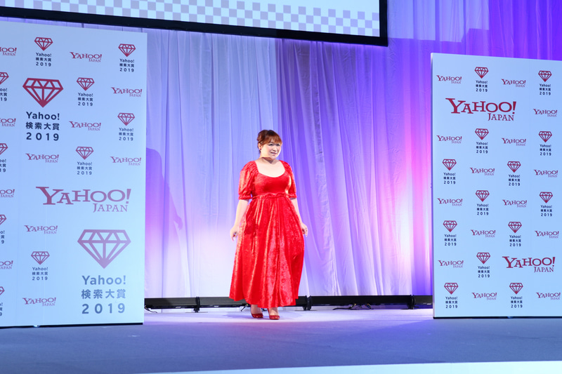 お笑い芸人部門賞のりんごちゃんは本人が登場